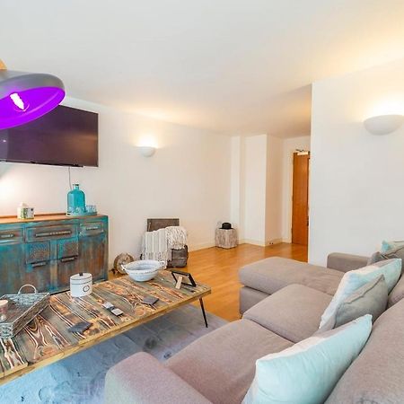 Large Boutique Harbourside Apartment - Football Table (Adults Only) Bristol Eksteriør billede