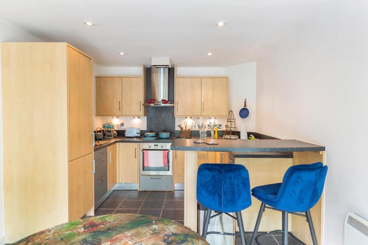 Large Boutique Harbourside Apartment - Football Table (Adults Only) Bristol Eksteriør billede